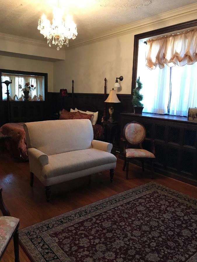 The Castle At Skylands Manor Bed & Breakfast Ringwood