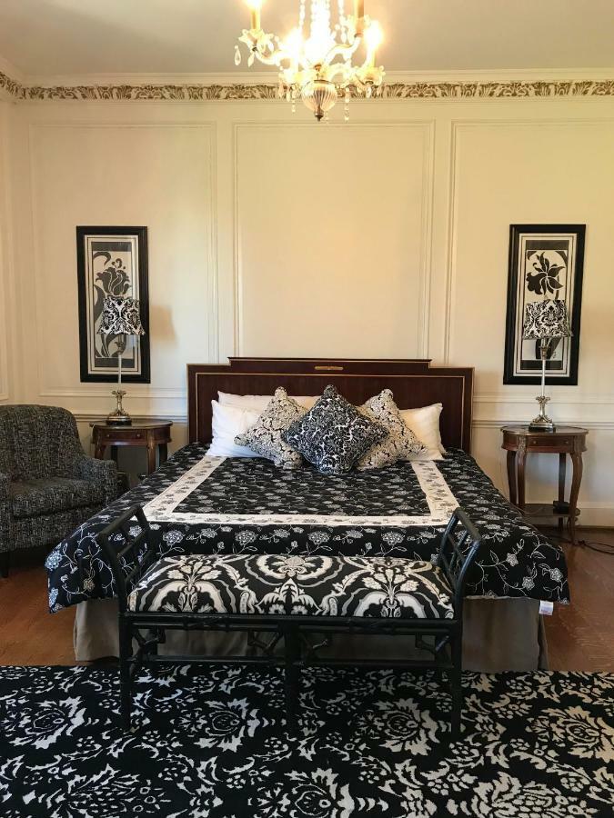 The Castle At Skylands Manor Bed & Breakfast Ringwood