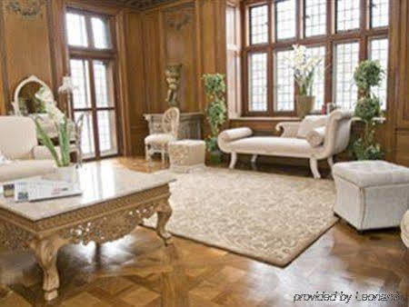 The Castle At Skylands Manor Bed and breakfast Ringwood